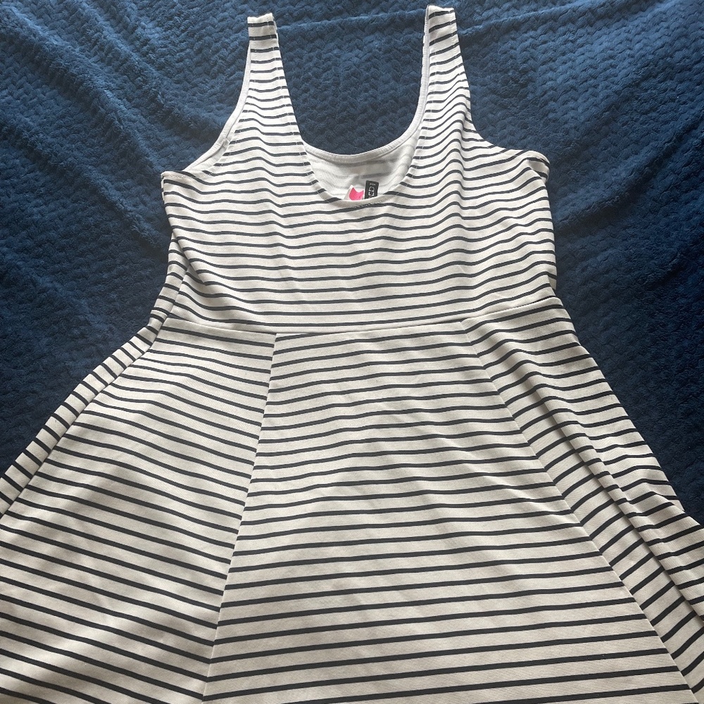 Women's H&M Sleeveless Blue/White Striped Dress Size 16